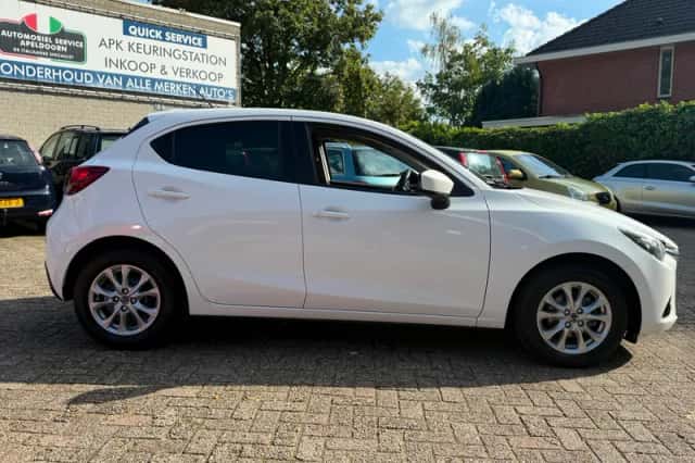 Mazda 2 (2016) thumbnail 4