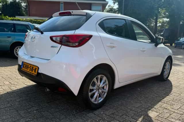 Mazda 2 (2016) thumbnail 5