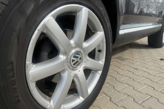 Volkswagen Touareg (2008) thumbnail 3