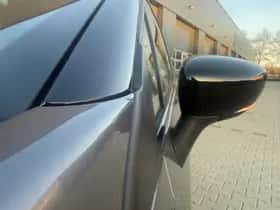 Renault Captur (2018) thumbnail 30
