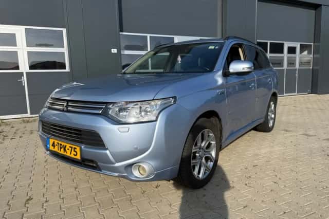 Mitsubishi Outlander (2014) thumbnail 1