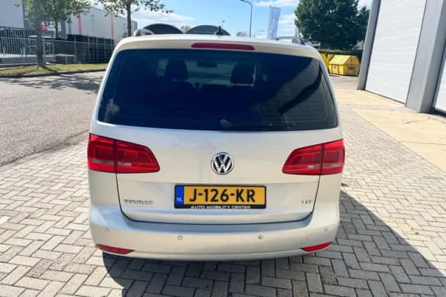 Volkswagen Touran (2011) thumbnail 5