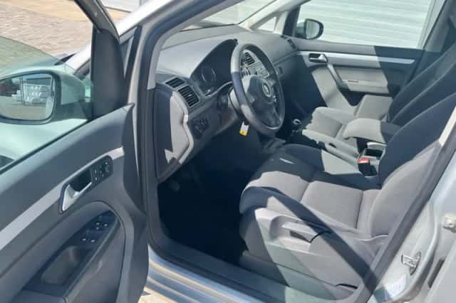 Volkswagen Touran (2011) thumbnail 6