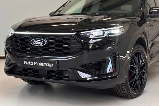 Ford Kuga (2024) thumbnail 3