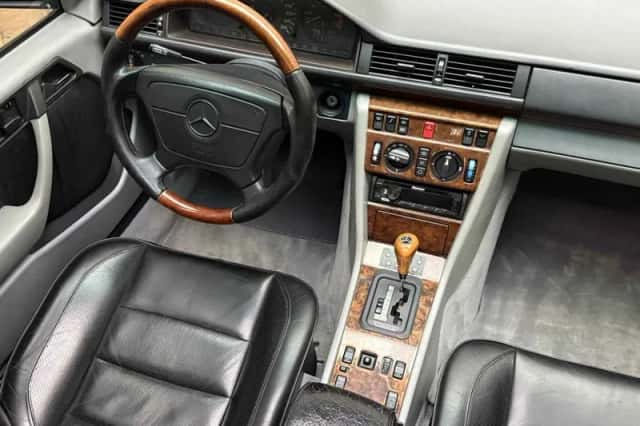Mercedes-Benz E-Klasse (1992) thumbnail 3