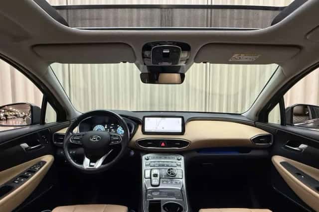 Hyundai Santa Fe (2021) thumbnail 2