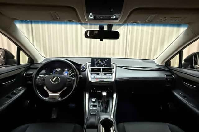 Lexus NX (2016) thumbnail 2