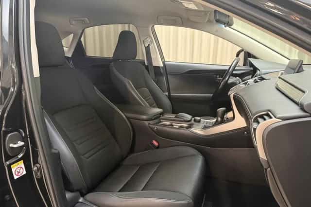Lexus NX (2016) thumbnail 3