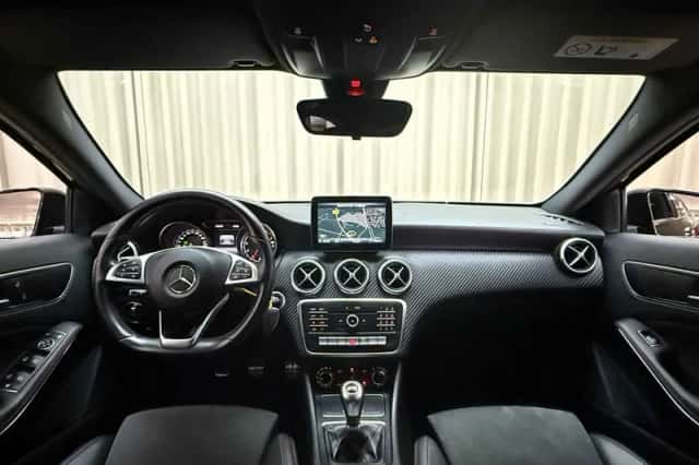 Mercedes-Benz A-Klasse (2016) thumbnail 2