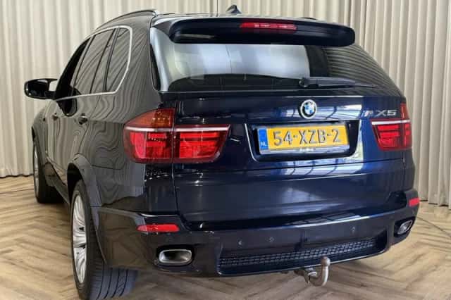 BMW X5 (2010) thumbnail 5