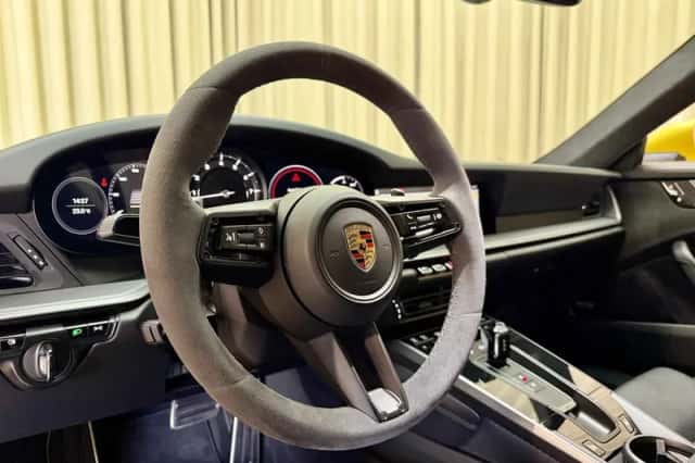 Porsche 911 (2020) thumbnail 6