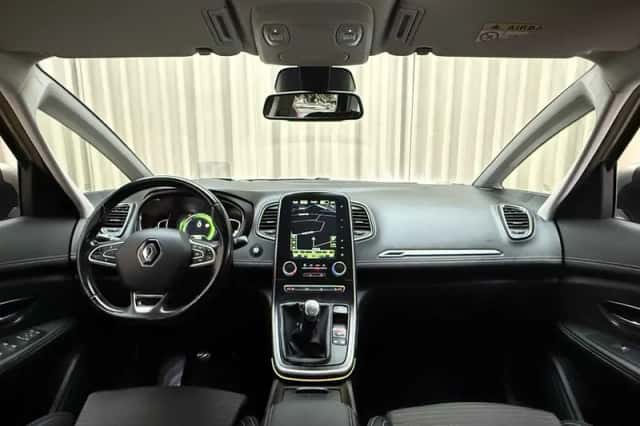 Renault Scénic (2017) thumbnail 2