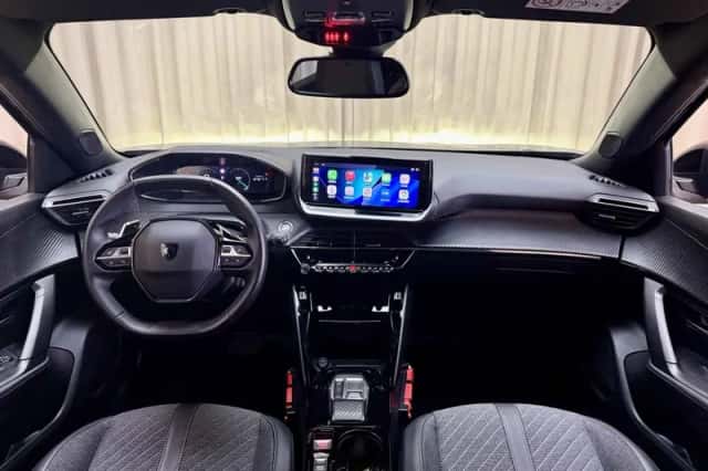 Peugeot 2008 (2024) thumbnail 2