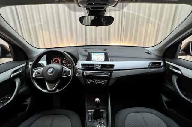 BMW X1 (2016) thumbnail 2