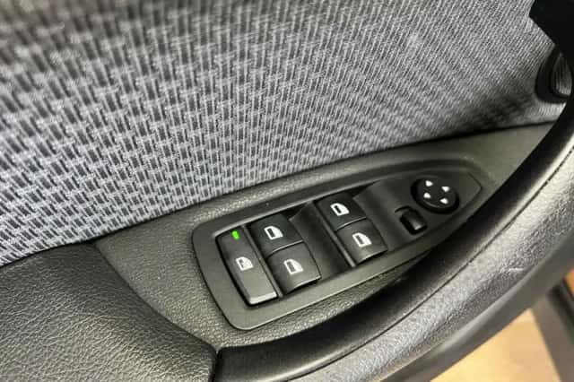 BMW X1 (2016) thumbnail 4