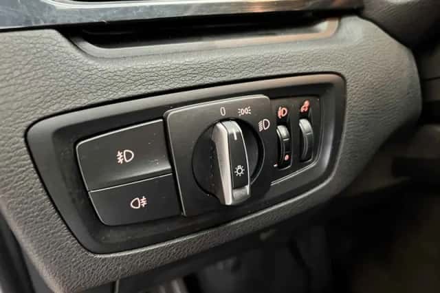 BMW X1 (2016) thumbnail 6