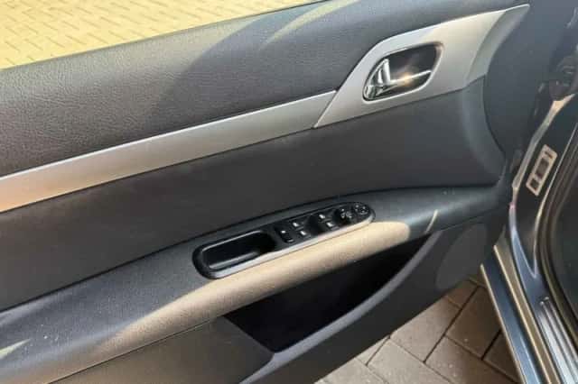 Peugeot 407 (2008) thumbnail 2