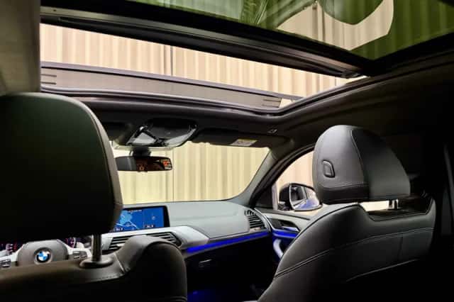 BMW X4 (2019) thumbnail 3