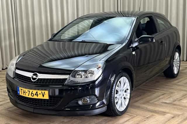 Opel Astra (2009) thumbnail 3