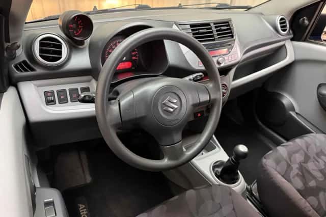 Suzuki Alto (2010) thumbnail 2