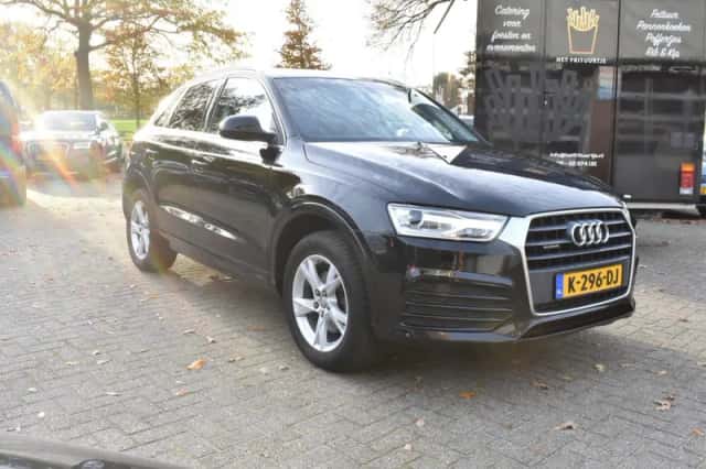 Audi Q3 (2017) thumbnail 3