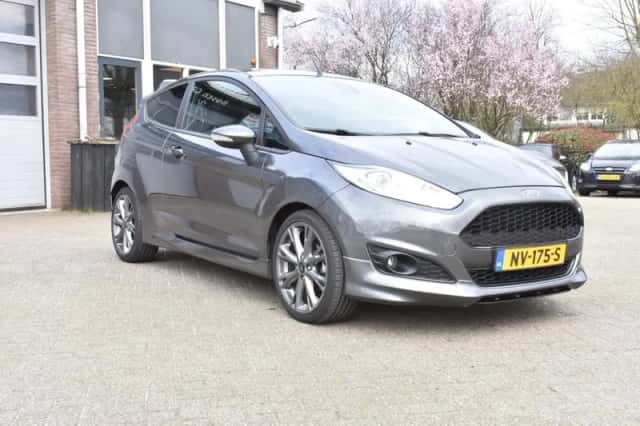 Ford Fiesta (2017) thumbnail 3