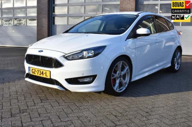 Ford Focus (2015) thumbnail 2