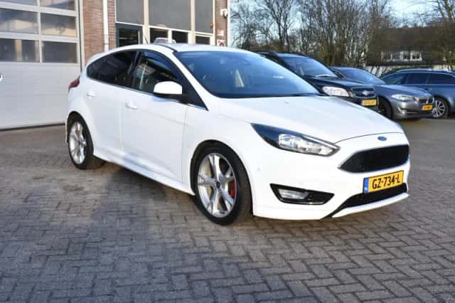 Ford Focus (2015) thumbnail 3