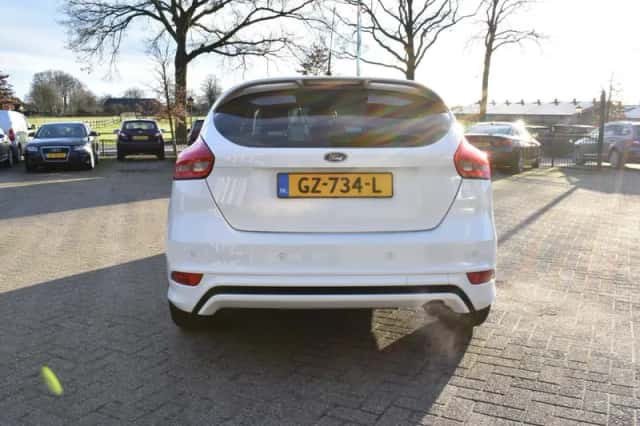 Ford Focus (2015) thumbnail 6