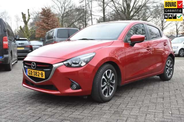 Mazda 2 (2015) thumbnail 2