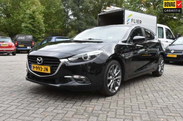 Mazda 3 (2017) thumbnail 2