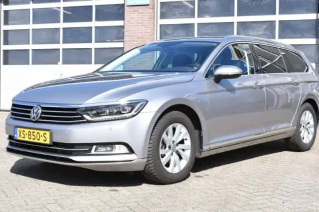 Volkswagen Passat (2019) thumbnail 1