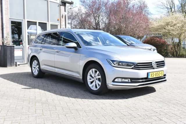 Volkswagen Passat (2019) thumbnail 3