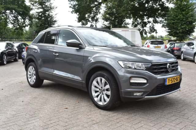 Volkswagen T-Roc (2021) thumbnail 3