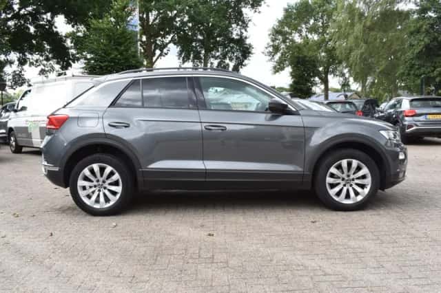 Volkswagen T-Roc (2021) thumbnail 4