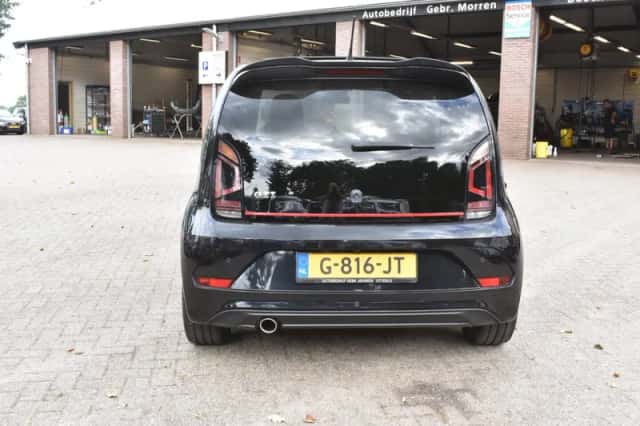 Volkswagen Up! (2018) thumbnail 6
