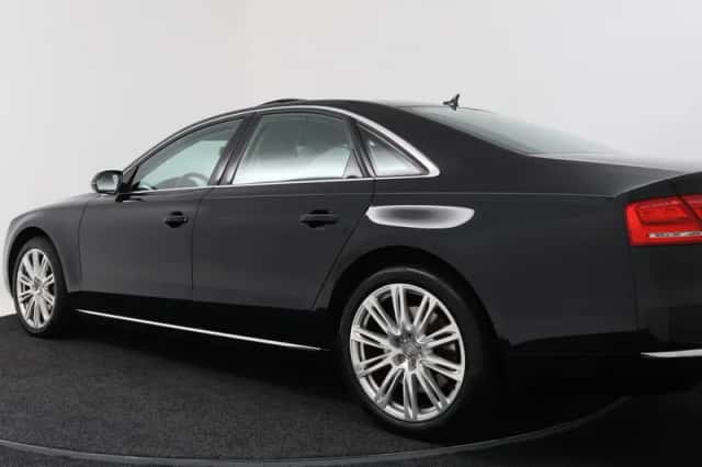 Audi A8 (2010) thumbnail 3