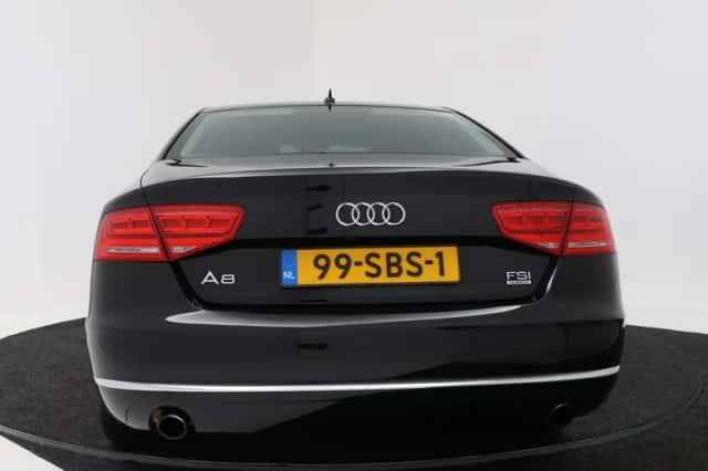 Audi A8 (2010) thumbnail 4