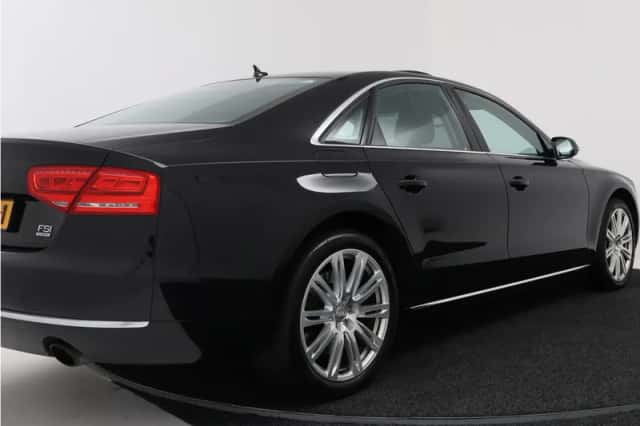 Audi A8 (2010) thumbnail 5