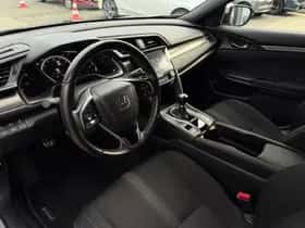 Honda Civic (2018) thumbnail 4
