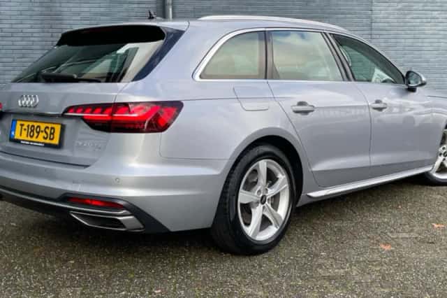 Audi A4 (2023) thumbnail 2