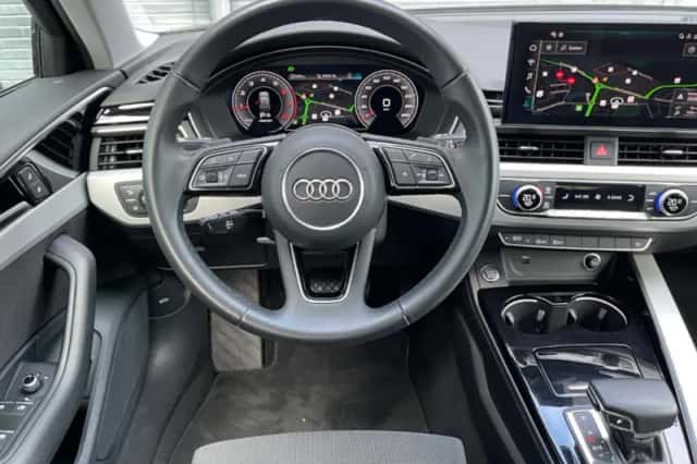Audi A4 (2023) thumbnail 5