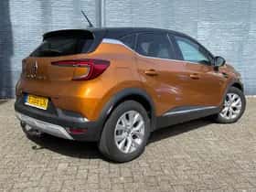 Renault Captur (2022) thumbnail 2