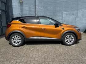 Renault Captur (2022) thumbnail 3