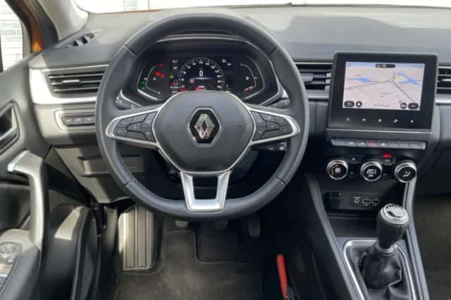 Renault Captur (2022) thumbnail 5