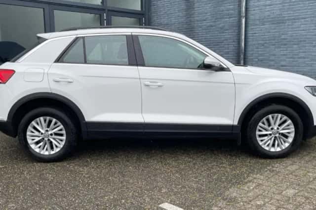 Volkswagen T-Roc (2018) thumbnail 3