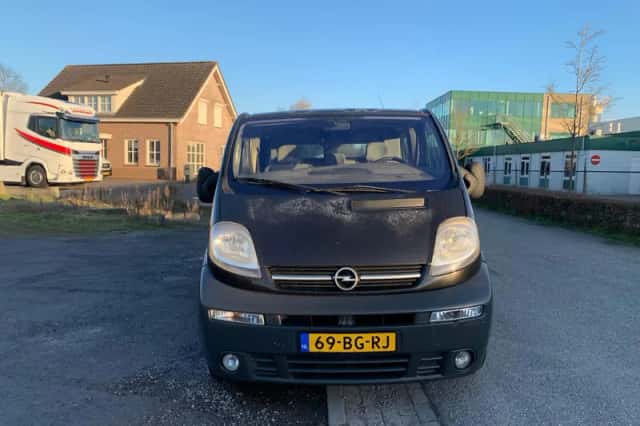 Opel Vivaro (2003) thumbnail 3