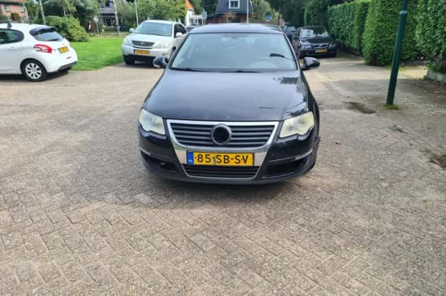 Volkswagen Passat (2005) thumbnail 2