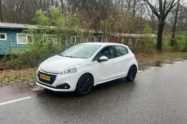 Peugeot 208 (2016) thumbnail 1