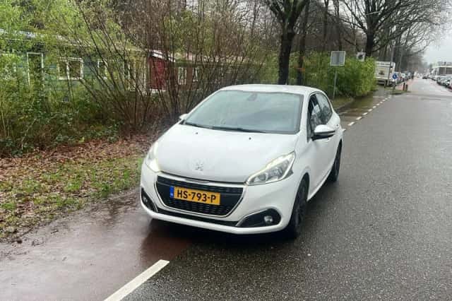 Peugeot 208 (2016) thumbnail 2